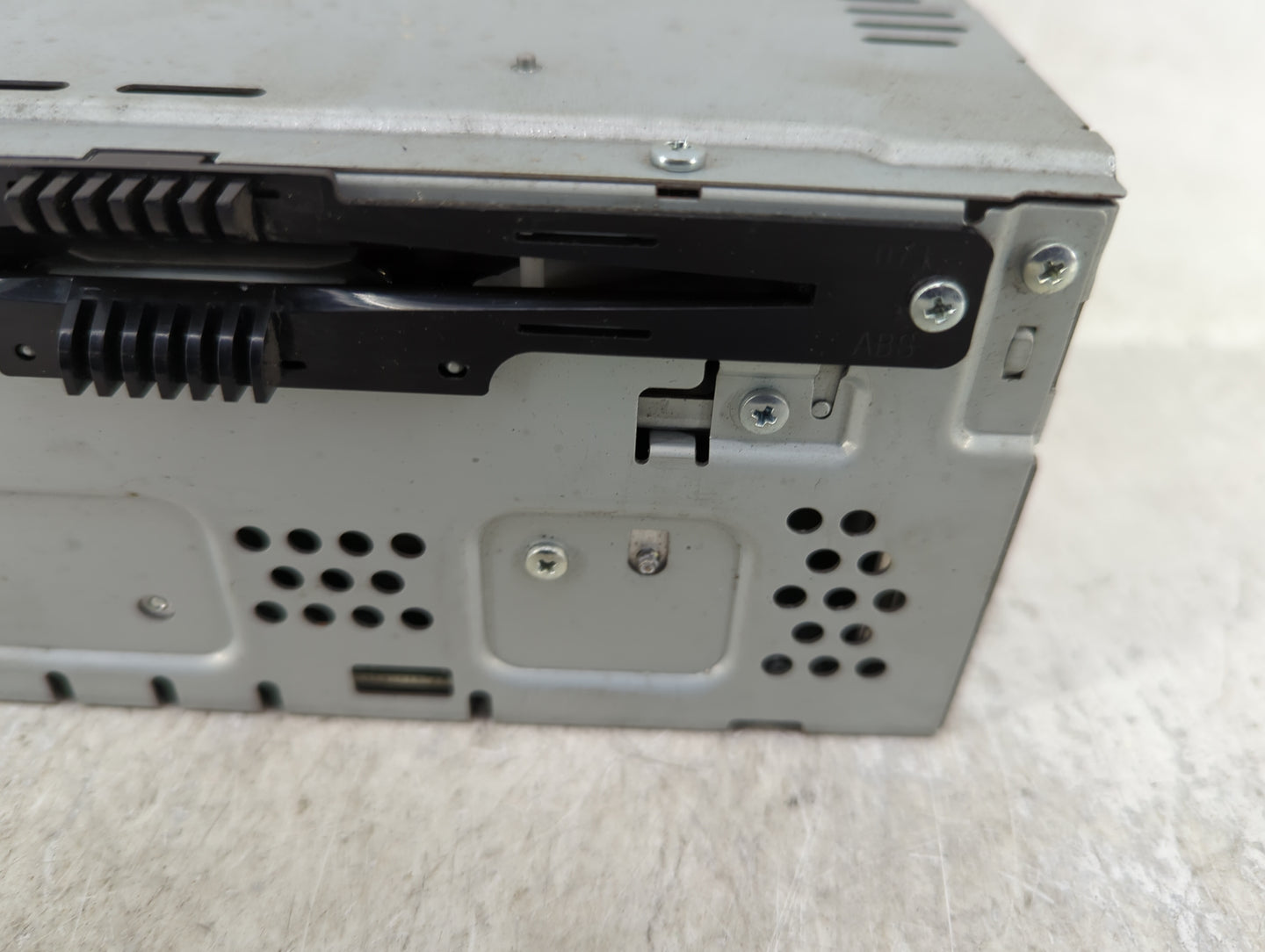 2013 Lincoln Mks Radio AM FM Cd Player Receiver Replacement P/N:DA5T-19C107-CF Fits OEM Used Auto Parts - Oemusedautoparts1.