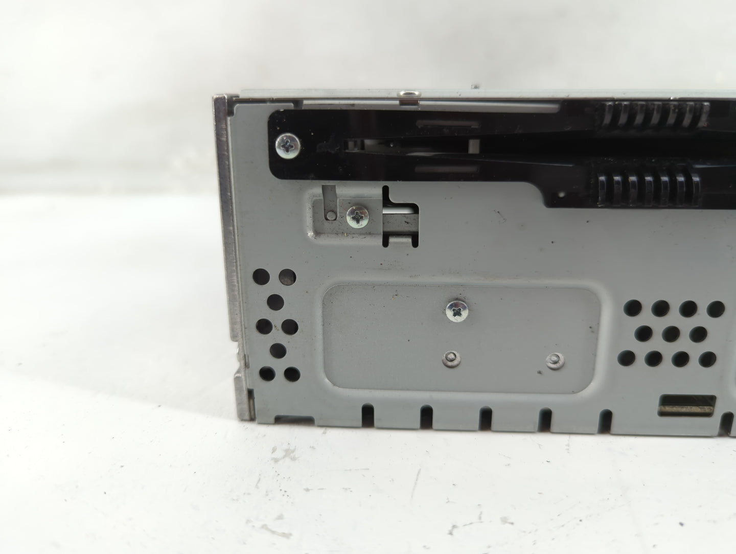 2013 Lincoln Mks Radio AM FM Cd Player Receiver Replacement P/N:DA5T-19C107-CE Fits OEM Used Auto Parts - Oemusedautoparts1.