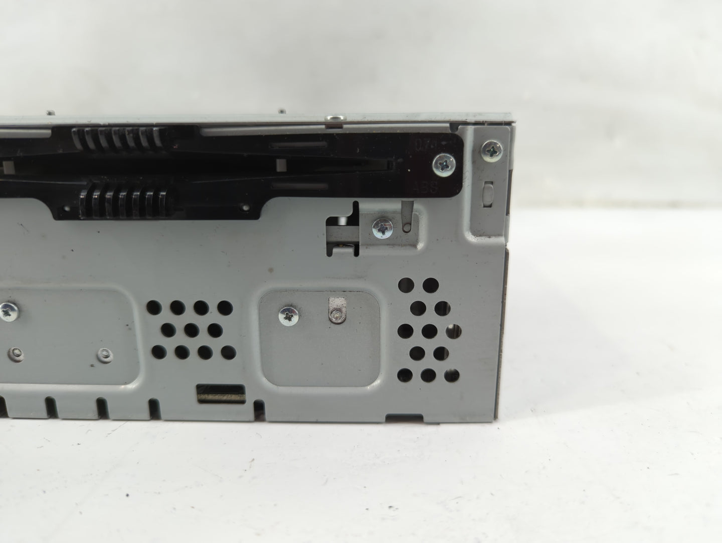 2013 Lincoln Mks Radio AM FM Cd Player Receiver Replacement P/N:DA5T-19C107-CE Fits OEM Used Auto Parts - Oemusedautoparts1.