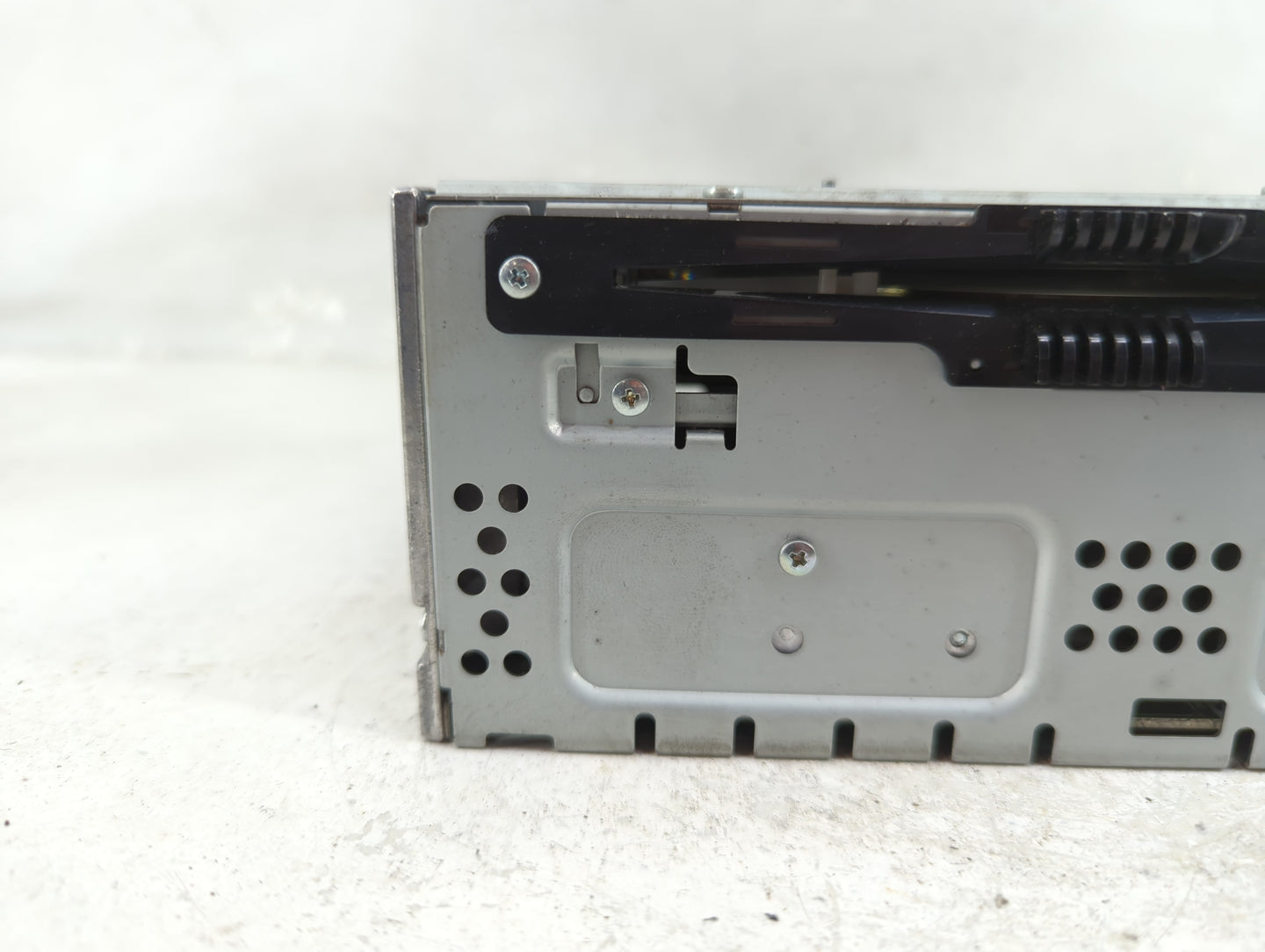 2013 Lincoln Mks Radio AM FM Cd Player Receiver Replacement P/N:DA5T-19C107-CF 16720204 Fits OEM Used Auto Parts - Oemusedau