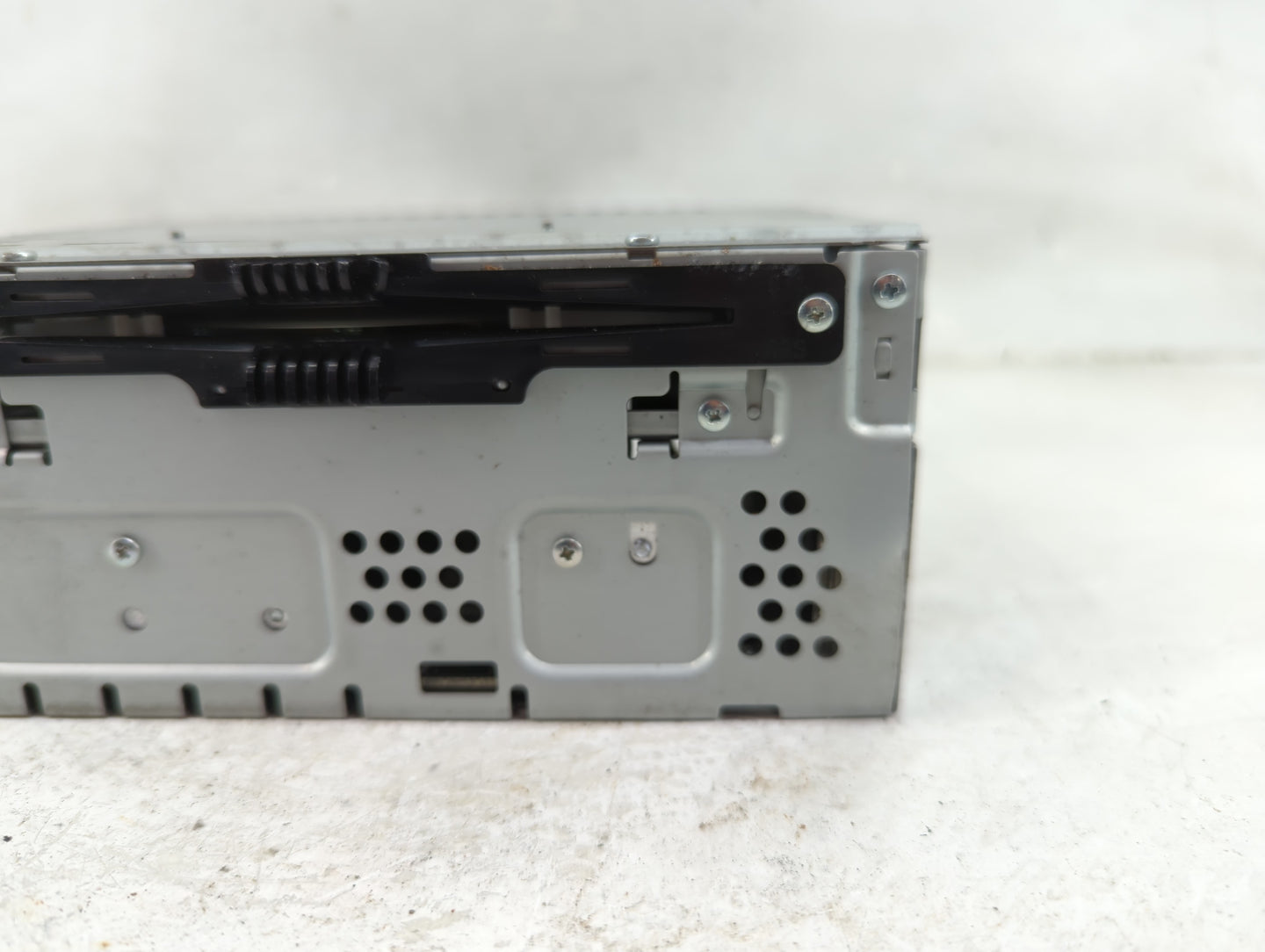 2013 Lincoln Mks Radio AM FM Cd Player Receiver Replacement P/N:DA5T-19C107-CF 16720204 Fits OEM Used Auto Parts - Oemusedau