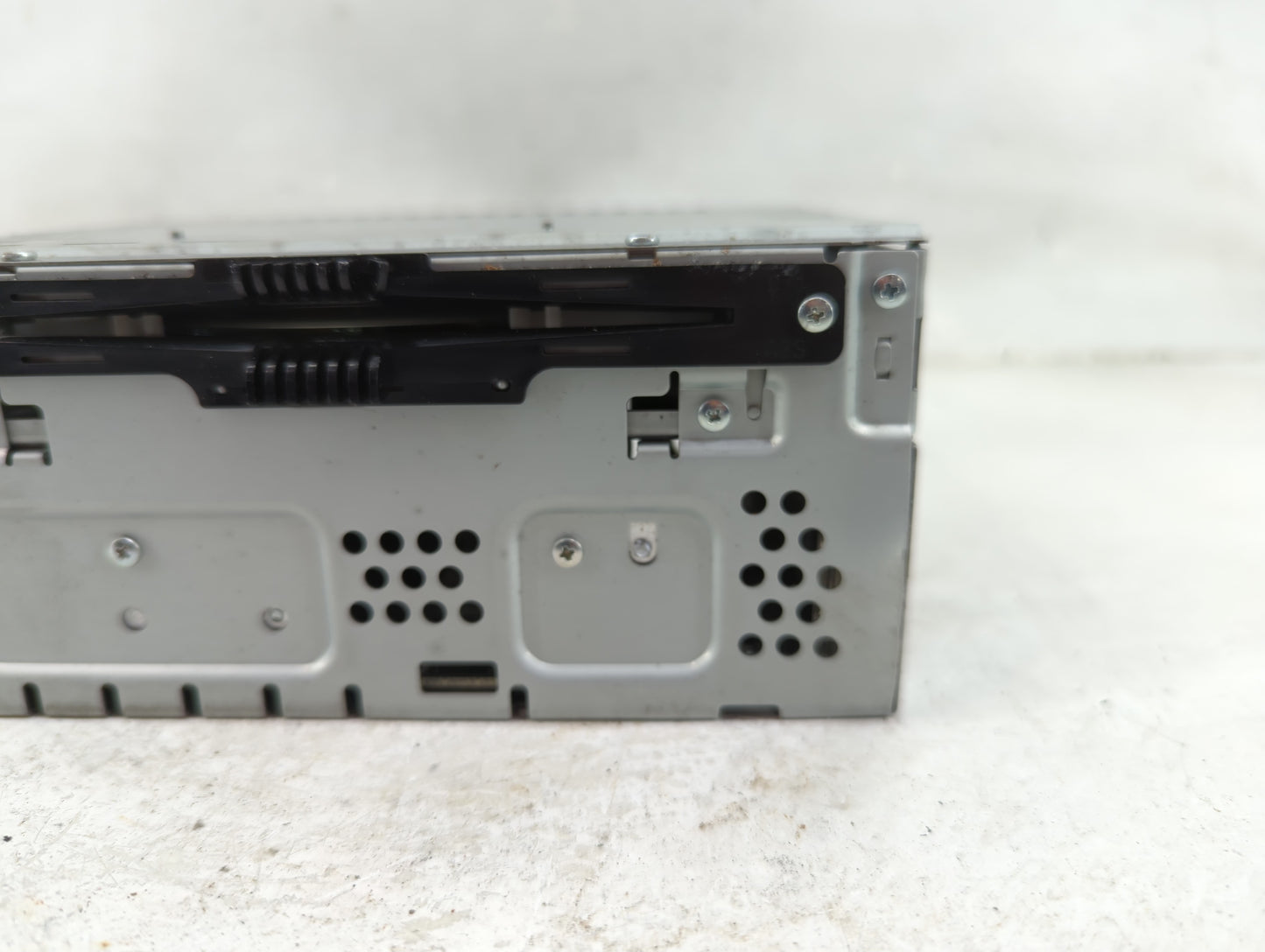 2013 Lincoln Mks Radio AM FM Cd Player Receiver Replacement P/N:DA5T-19C107-CF 16720204 Fits OEM Used Auto Parts - Oemusedau