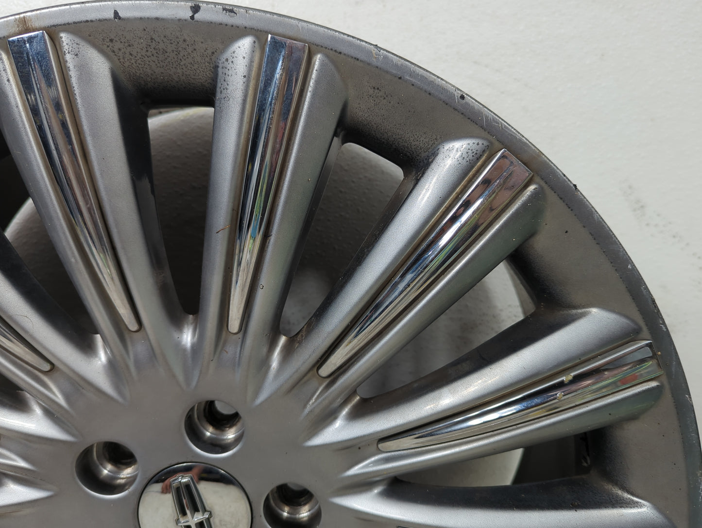 2013 Lincoln Mks Oem Wheel Rim 5000334 - Oemusedautoparts1.com