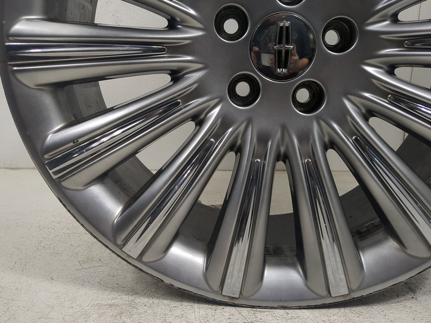 2013-2016 Lincoln Mks Oem Wheel Rim - Oemusedautoparts1.com