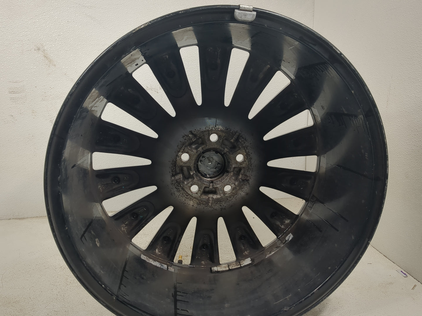 2013-2016 Lincoln Mks Oem Wheel Rim - Oemusedautoparts1.com