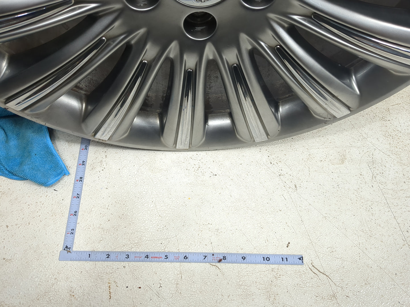 2013-2016 Lincoln Mks Oem Wheel Rim - Oemusedautoparts1.com