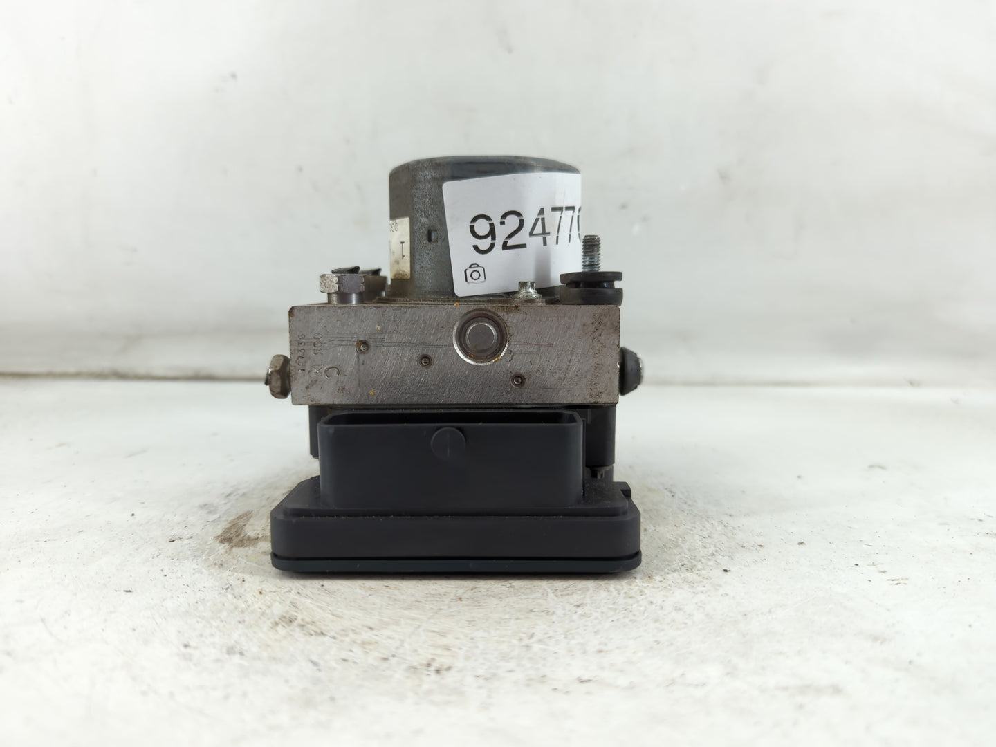 2013-2014 Lincoln Mks ABS Pump Control Module Replacement P/N:DG18-2C405-AF Fits Fits 2013 2014 OEM Used Auto Parts - Oemuse