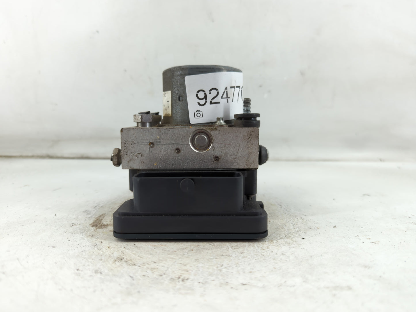 2013-2014 Lincoln Mks ABS Pump Control Module Replacement P/N:DG18-2C405-AF Fits Fits 2013 2014 OEM Used Auto Parts - Oemuse