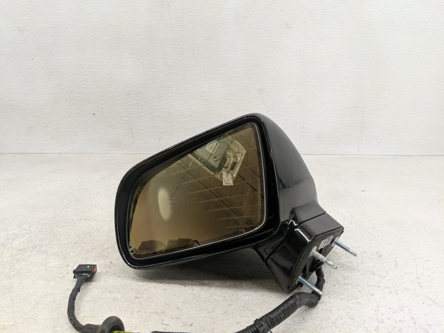 2010-2019 Lincoln Mkt Side Mirror Replacement Driver Left View Door Mirror Fits OEM Used Auto Parts - Oemusedautoparts1.com
