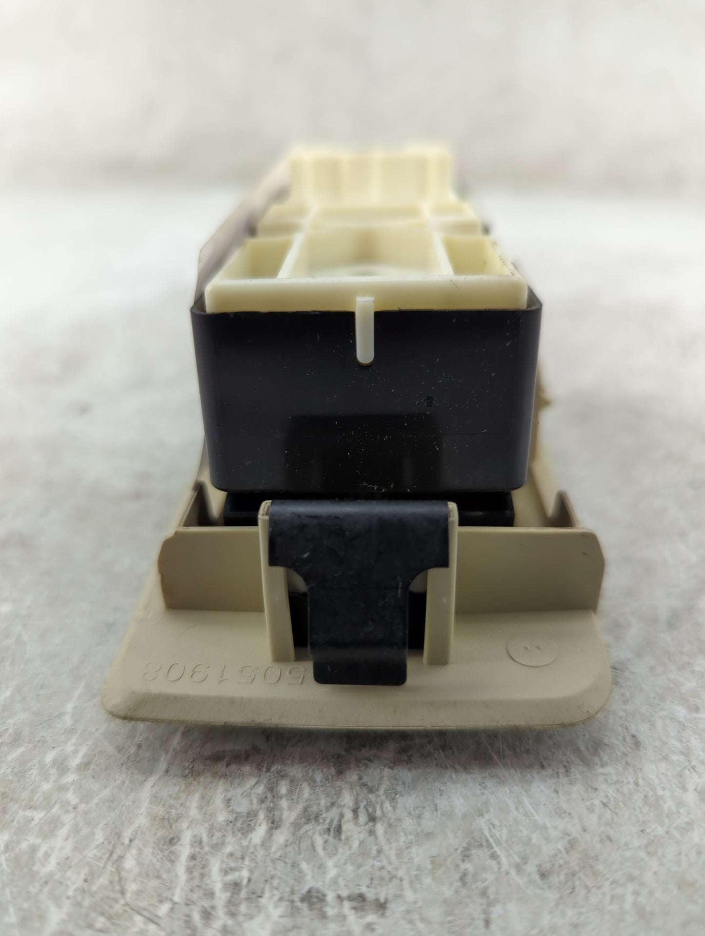 2013-2019 Lincoln Mkt Master Power Window Switch Replacement Driver Side Left P/N:DA5T-14540-ACW Fits OEM Used Auto Parts - 