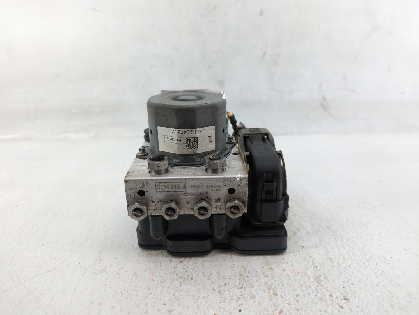 2013-2014 Lincoln Mkt ABS Pump Control Module Replacement P/N:DA83-2C405-AF Fits Fits 2013 2014 OEM Used Auto Parts - Oemuse