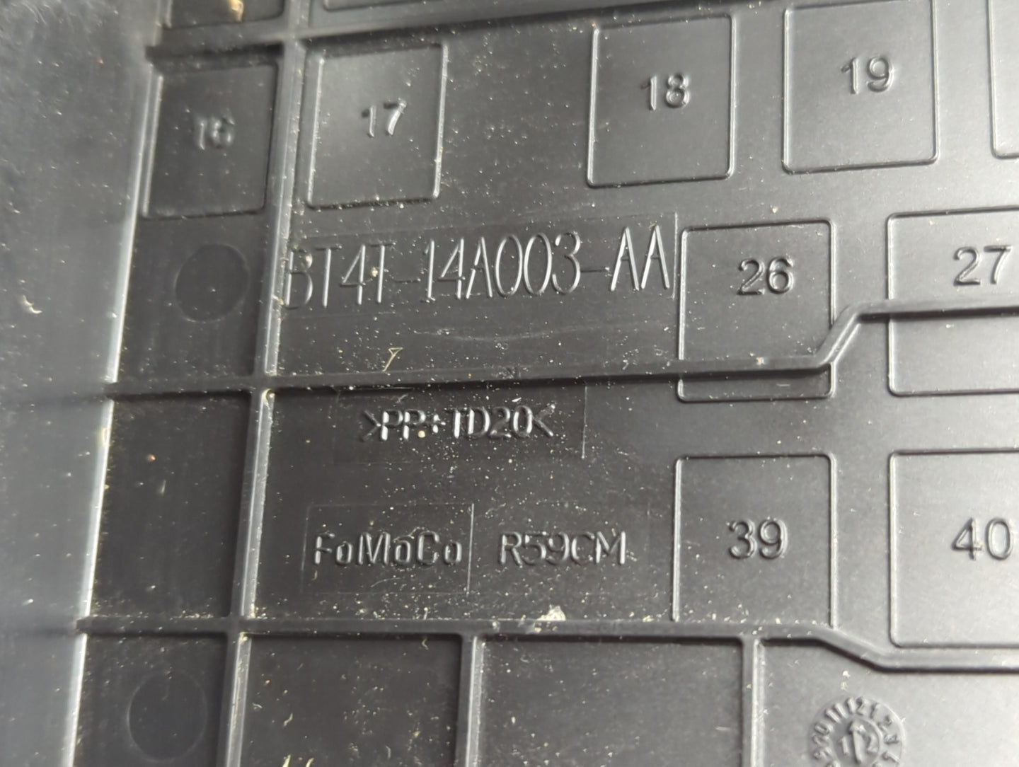 2012-2015 Lincoln Mkx Fusebox Fuse Box Panel Relay Module P/N:BT4T-14A003-AA Fits Fits 2012 2013 2014 2015 OEM Used Auto Par