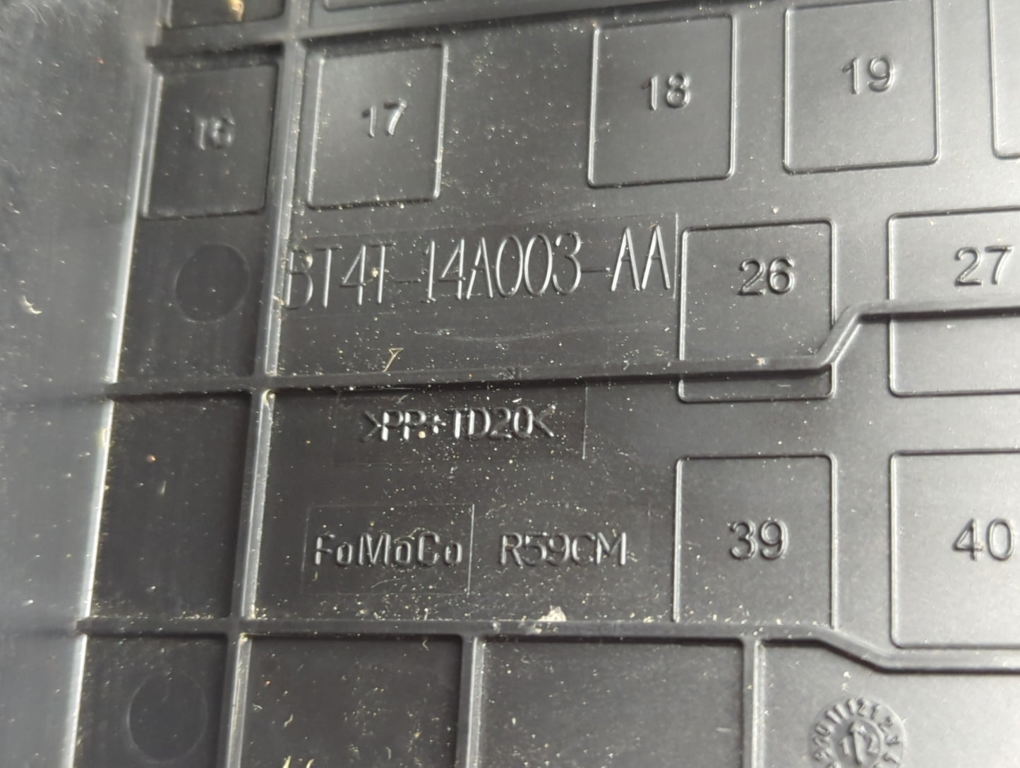 2012-2015 Lincoln Mkx Fusebox Fuse Box Panel Relay Module P/N:BT4T-14A003-AA Fits Fits 2012 2013 2014 2015 OEM Used Auto Par