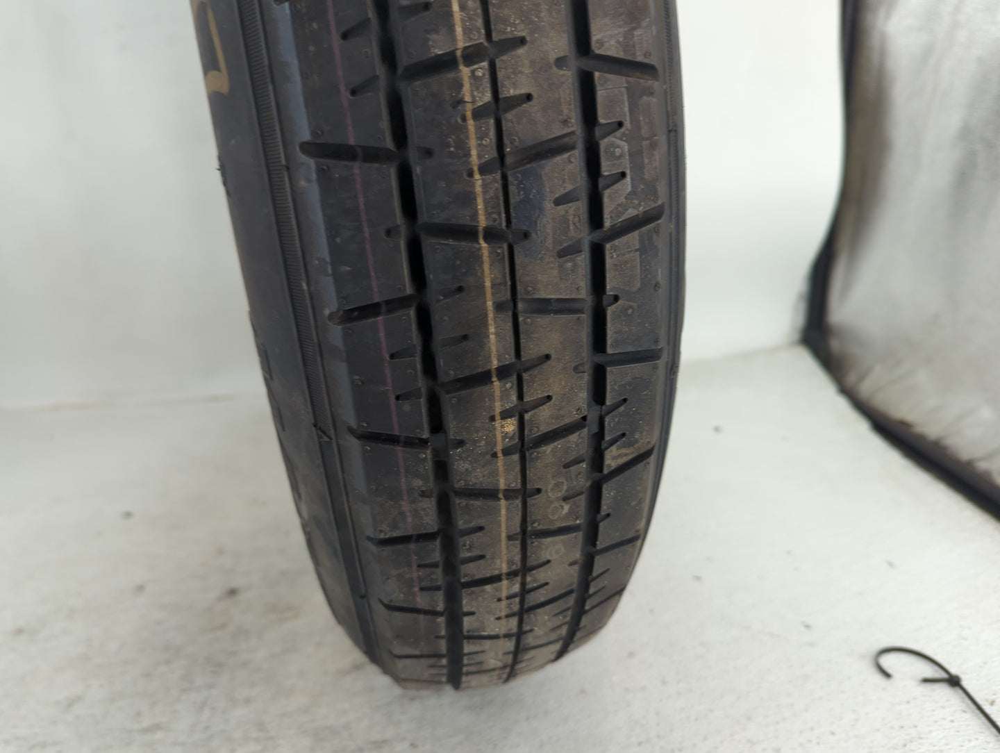 2013 Lincoln Mkx Spare Donut Tire Wheel Rim Oem - Oemusedautoparts1.com