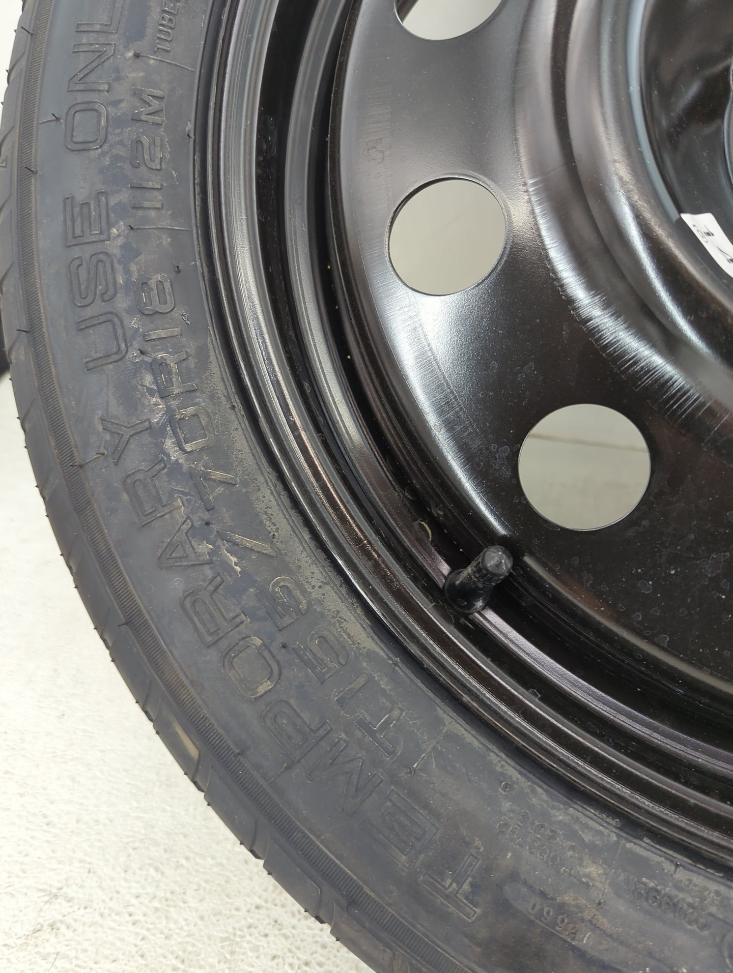 2013 Lincoln Mkx Spare Donut Tire Wheel Rim Oem 1491193 - Oemusedautoparts1.com
