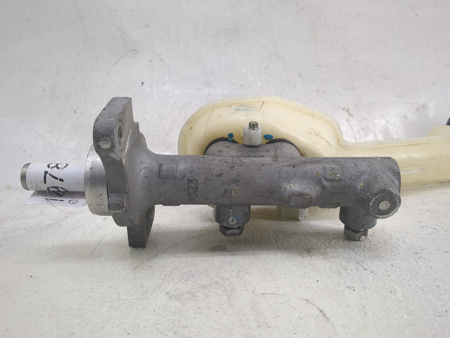 2013 Lincoln Mkx Brake Master Cylinder - Oemusedautoparts1.com