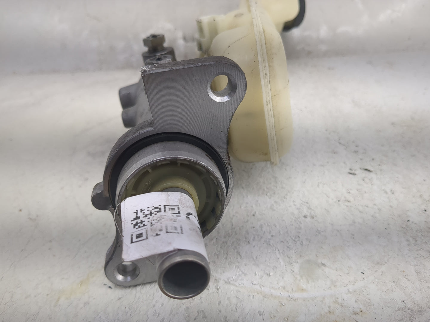 2013 Lincoln Mkx Brake Master Cylinder - Oemusedautoparts1.com