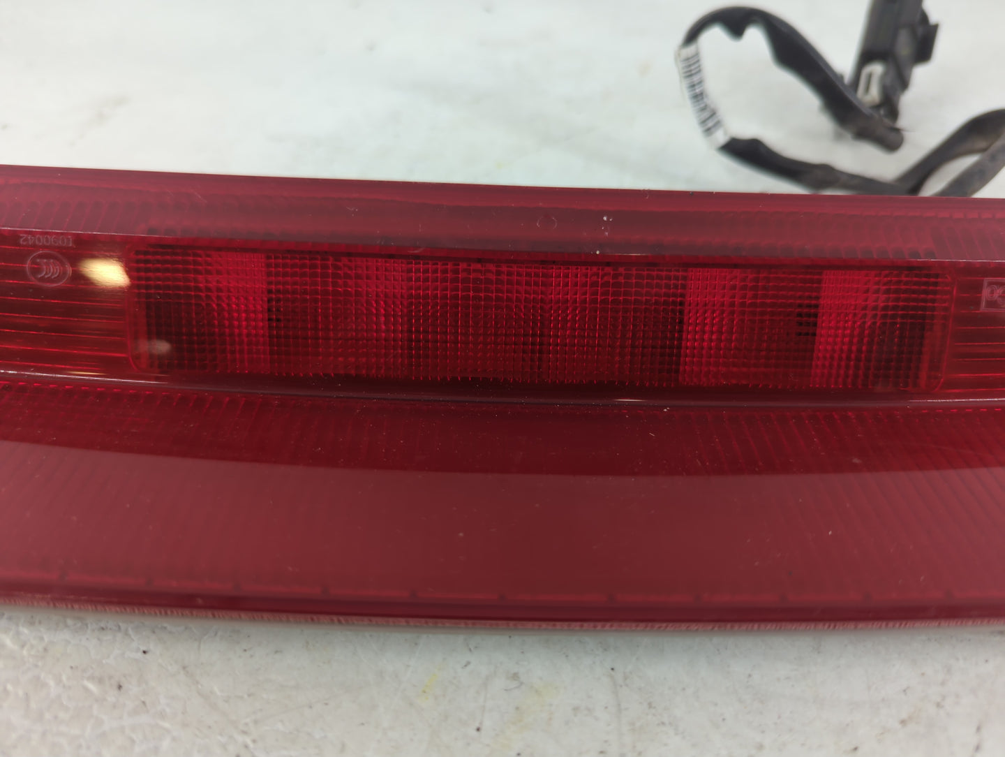 2013 Lincoln Mkx Third Brake Light Tail Light Fits OEM Used Auto Parts - Oemusedautoparts1.com