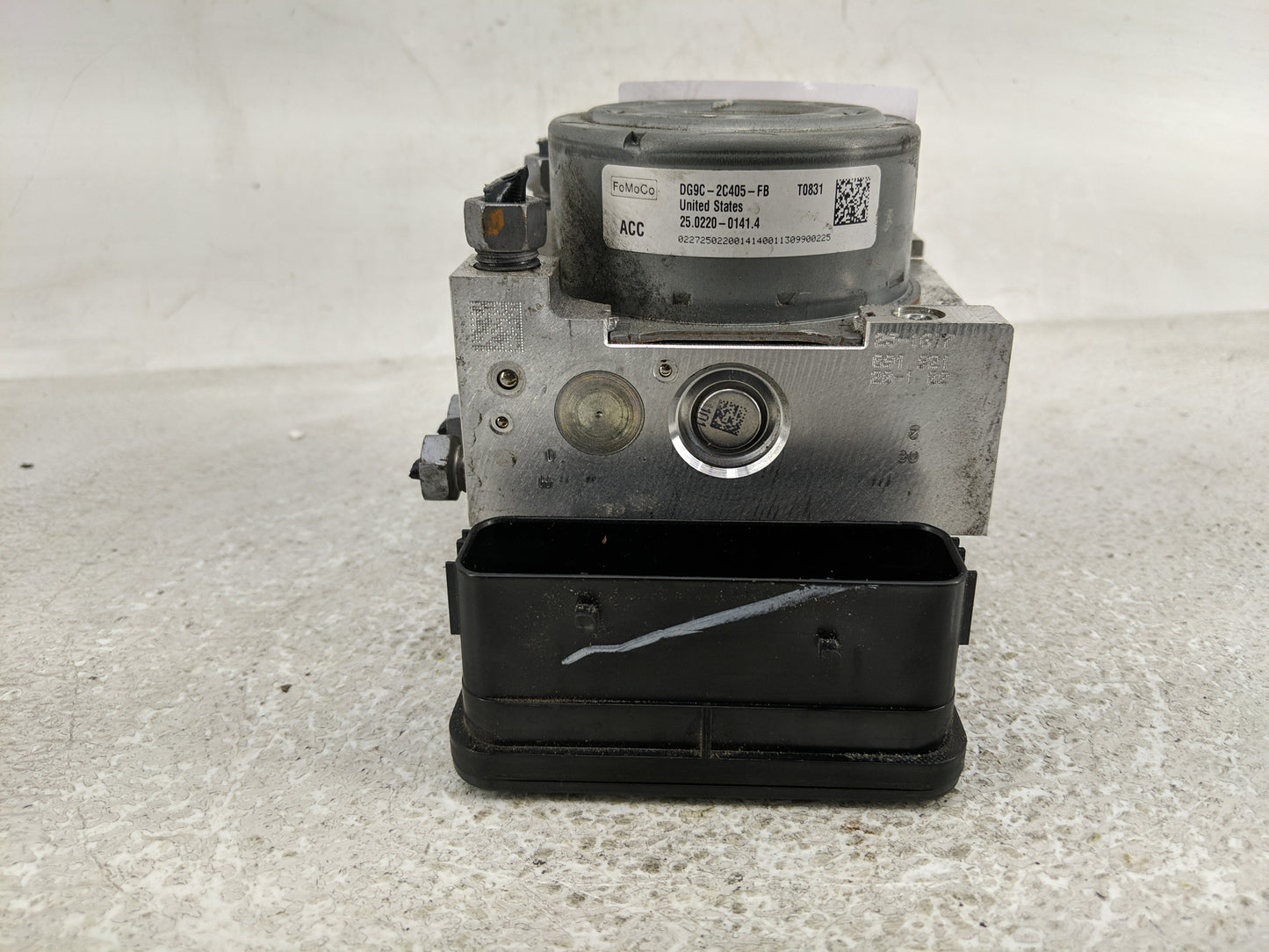 2013 Lincoln Mkz ABS Pump Control Module Replacement P/N:DG9C-2C405-FB Fits OEM Used Auto Parts - Oemusedautoparts1.com