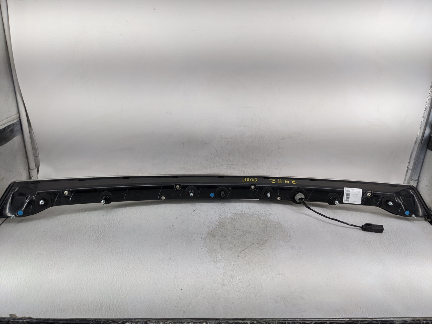 2013 Lincoln Mkz Third Brake Light Tail Light P/N:DP5313B433AN Fits OEM Used Auto Parts - Oemusedautoparts1.com