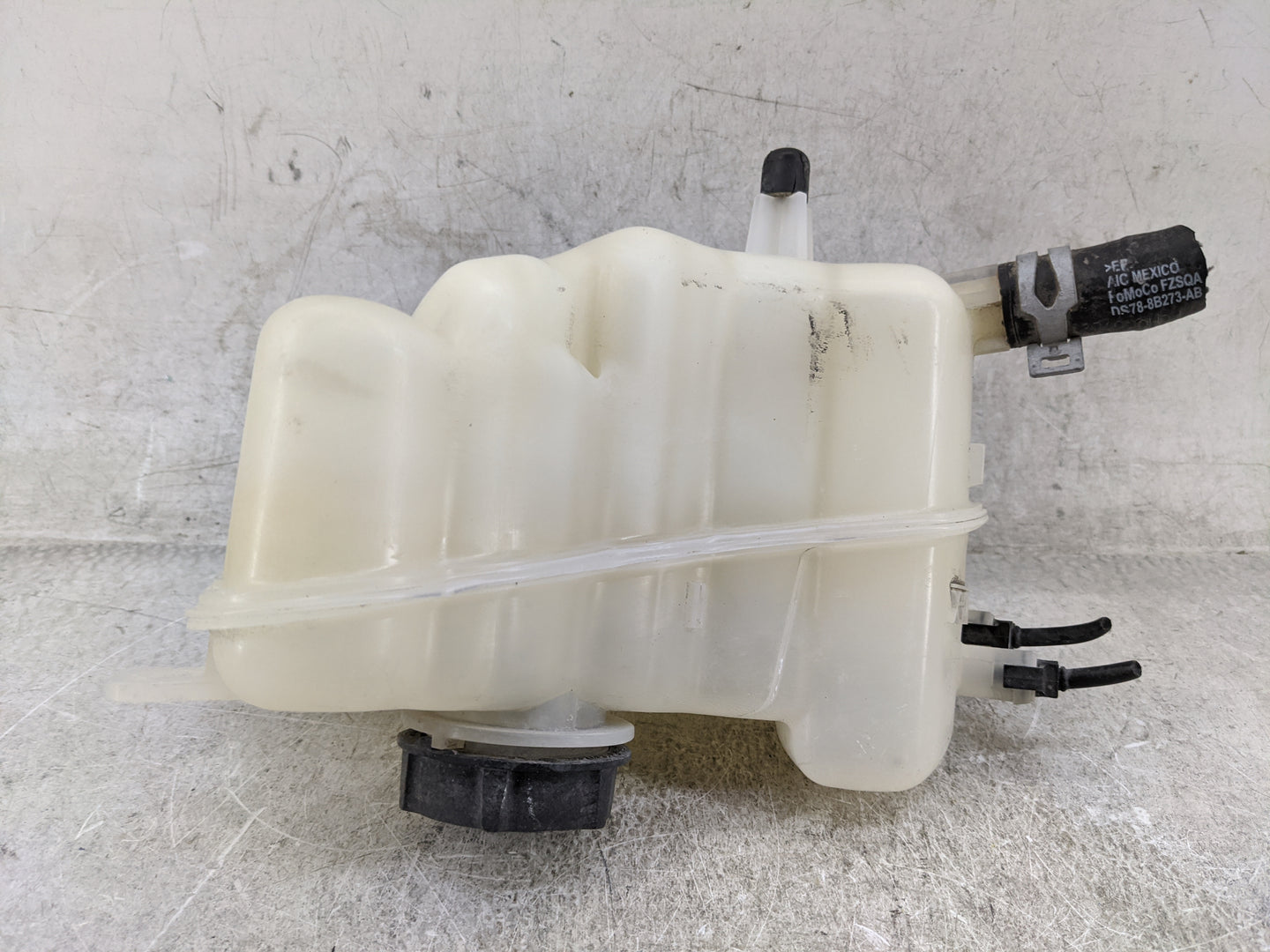 2013-2016 Lincoln Mkz Radiator Coolant Overflow Expansion Tank Bottle 1476939 - Oemusedautoparts1.com