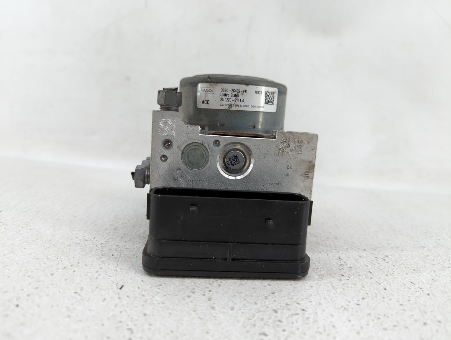 2013 Lincoln Mkz ABS Pump Control Module Replacement P/N:DG9C-2C405-FB Fits OEM Used Auto Parts - Oemusedautoparts1.com