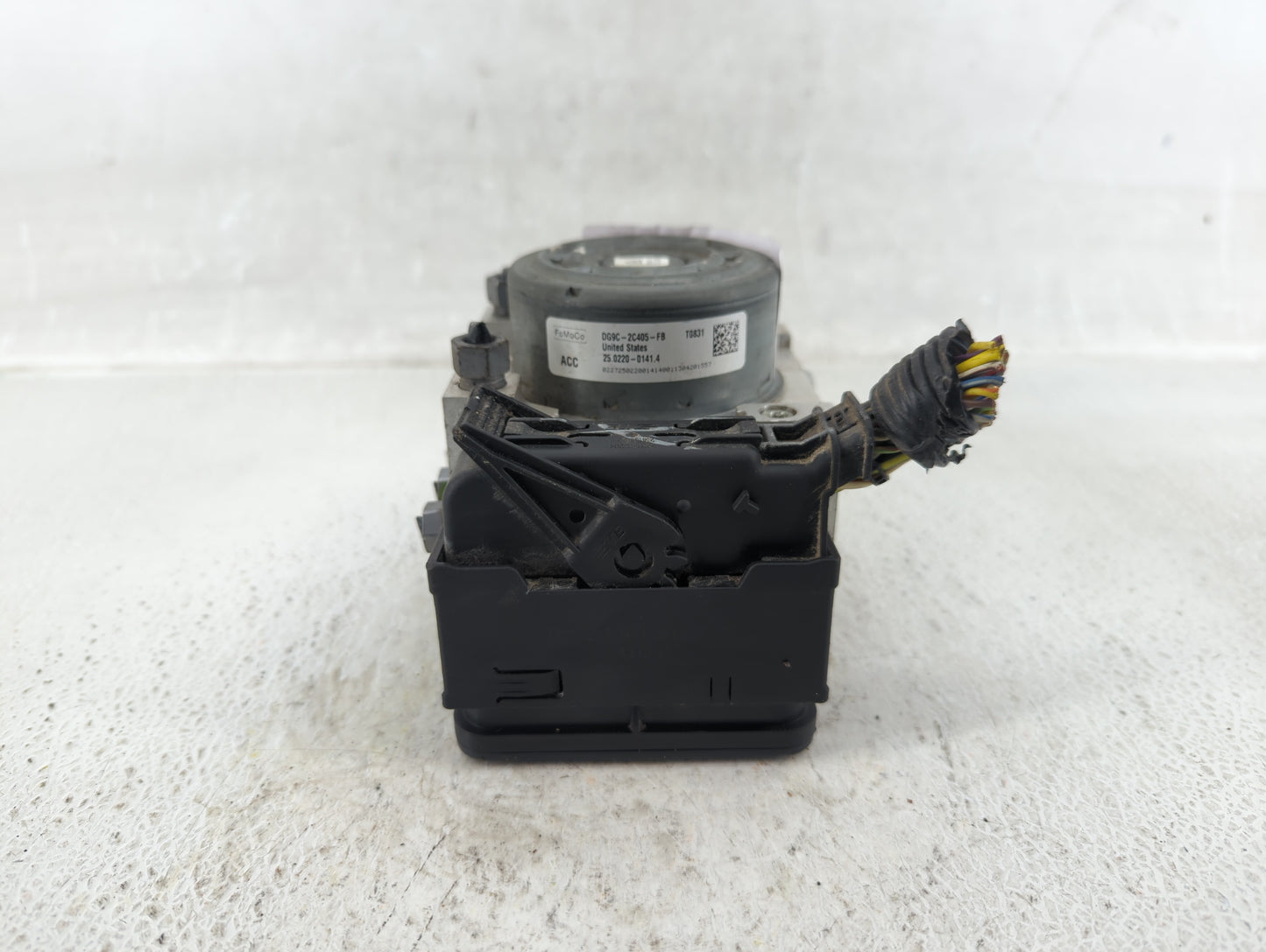 2013 Lincoln Mkz ABS Pump Control Module Replacement P/N:DG9C-2C405-FB Fits OEM Used Auto Parts - Oemusedautoparts1.com