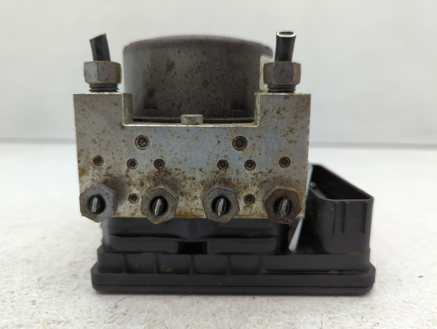2013 Lincoln Mkz ABS Pump Control Module Replacement P/N:DG9C-2C405-FB Fits OEM Used Auto Parts - Oemusedautoparts1.com