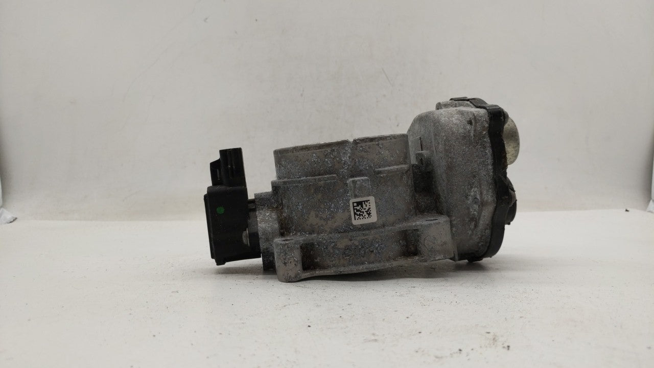 2010-2014 Lincoln Navigator Throttle Body P/N:8L3E-9F991-CA 8L3E-9F991-CB Fits Fits 2010 2011 2012 2013 2014 OEM Used Auto P