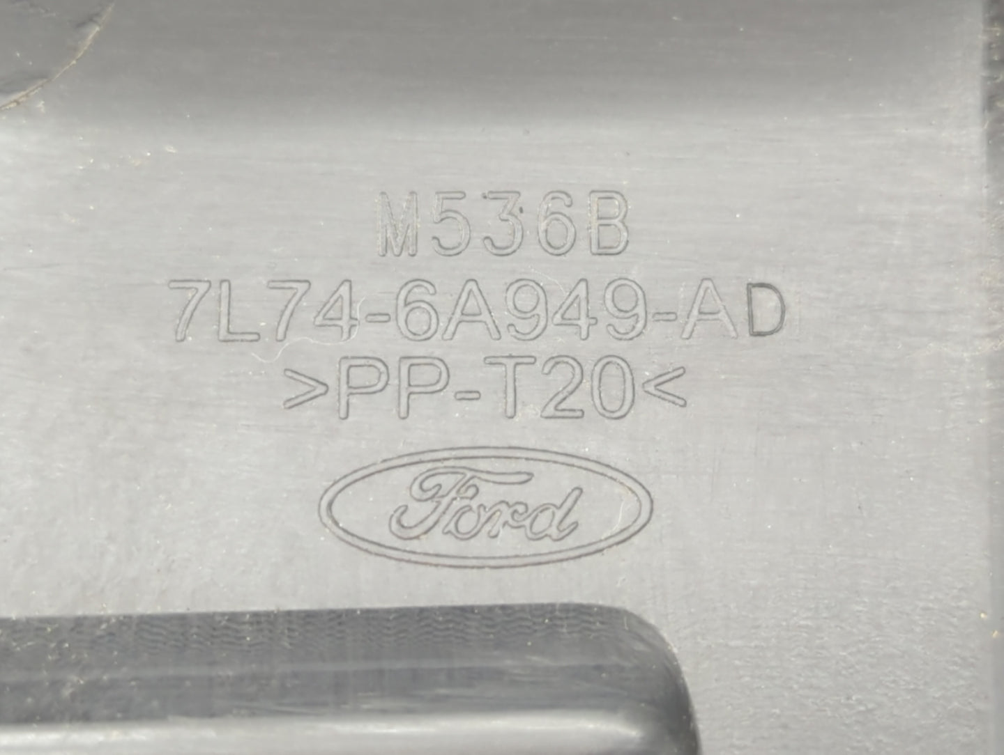 2013 Lincoln Navigator Engine Cover - Oemusedautoparts1.com