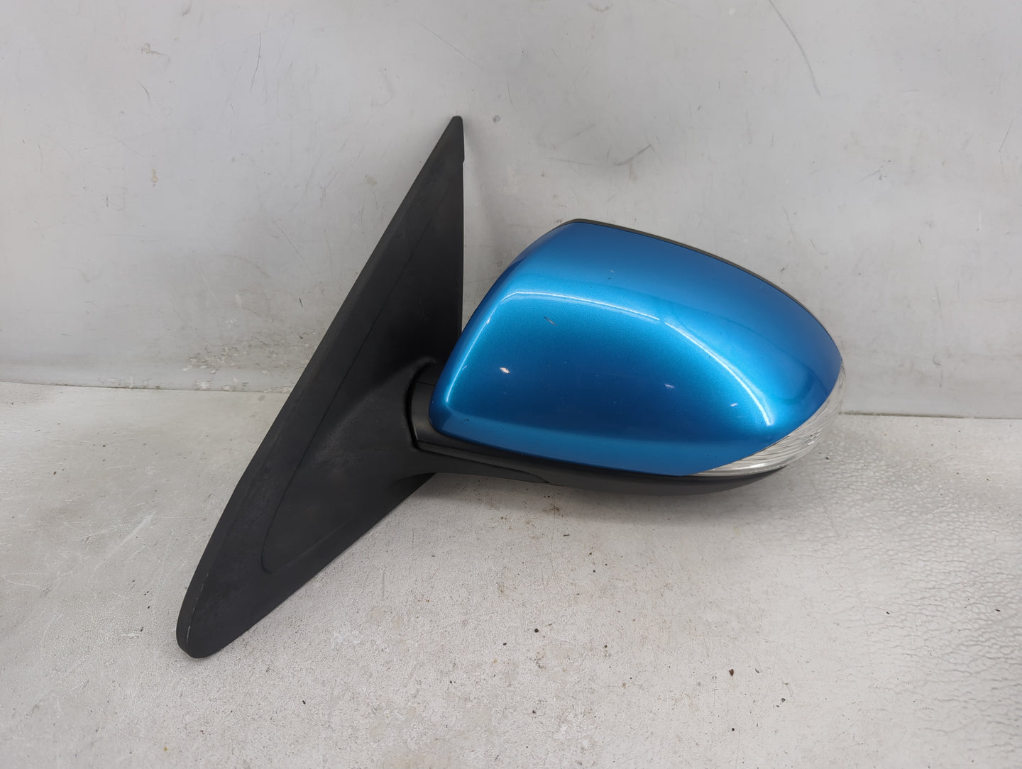 2010-2013 Mazda 3 Driver Side View Mirror - Left Door Mirror OEM Used - Oemusedautoparts1.com