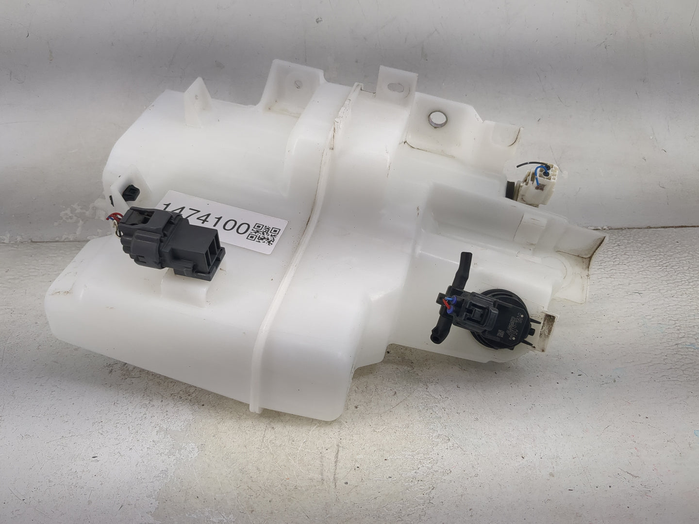 2013 Mazda 3 Windshield Washer Fluid Reservoir Bottle Oem 1474100 - Oemusedautoparts1.com