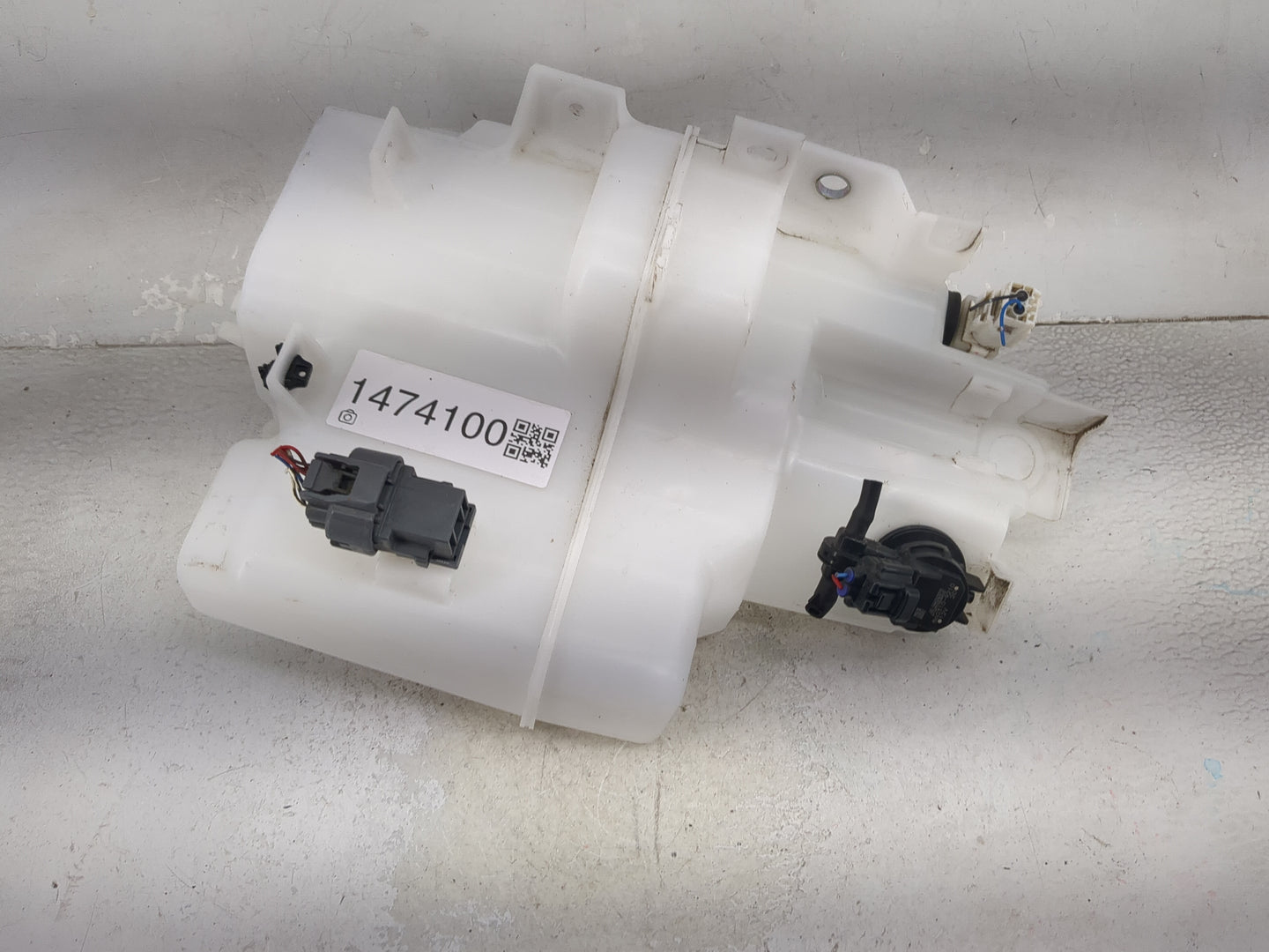 2013 Mazda 3 Windshield Washer Fluid Reservoir Bottle Oem 1474100 - Oemusedautoparts1.com