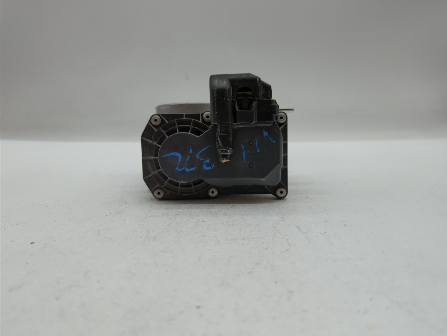 2012-2014 Mazda 3 Throttle Body P/N:PE01 13 640 A PE01 13 640 B, 152009S18 Fits Fits 2012 2013 2014 OEM Used Auto Parts - Oe
