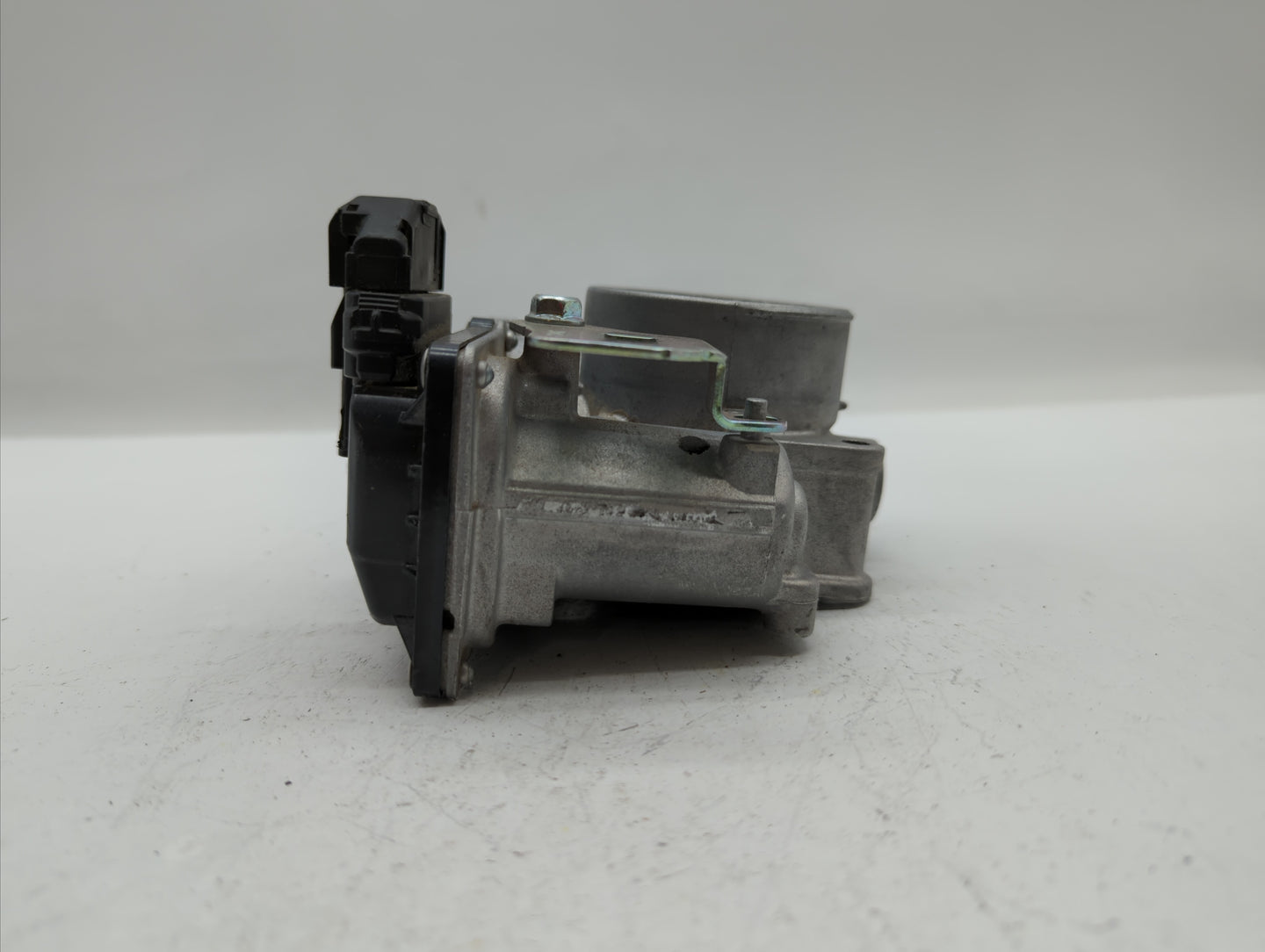 2012-2014 Mazda 3 Throttle Body P/N:PE01 13 640 A PE01 13 640 B, 152009S18 Fits Fits 2012 2013 2014 OEM Used Auto Parts - Oe