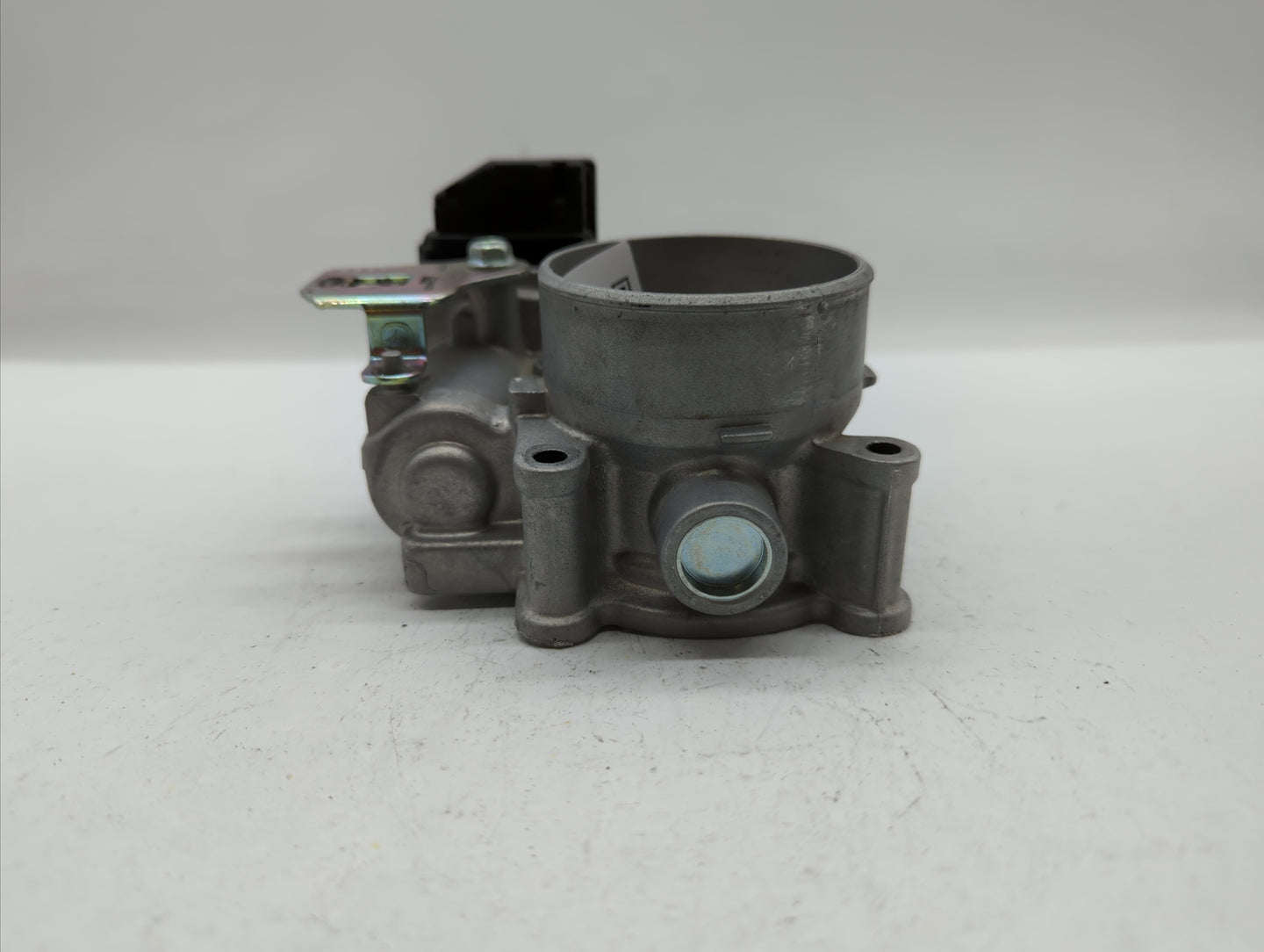 2012-2014 Mazda 3 Throttle Body P/N:PE01 13 640 A PE01 13 640 B, 152009S18 Fits Fits 2012 2013 2014 OEM Used Auto Parts - Oe