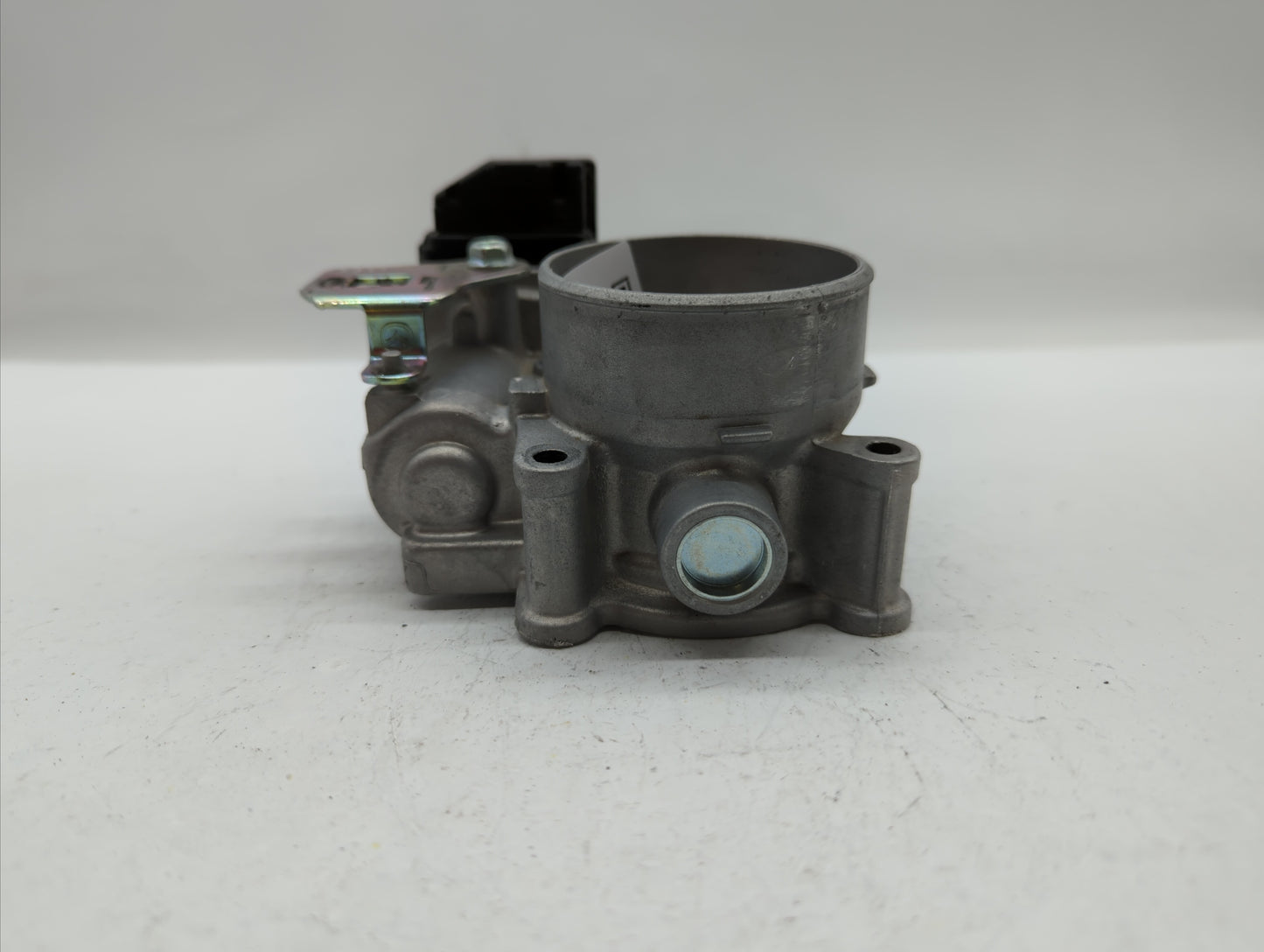 2012-2014 Mazda 3 Throttle Body P/N:PE01 13 640 A PE01 13 640 B, 152009S18 Fits Fits 2012 2013 2014 OEM Used Auto Parts - Oe