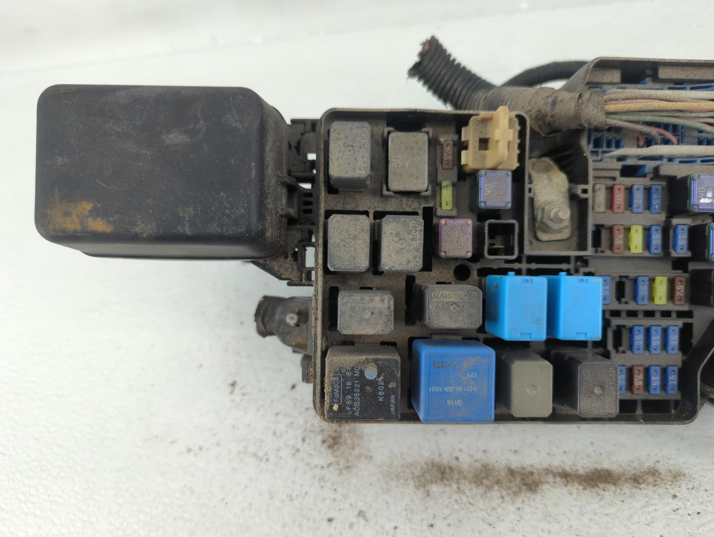 2013-2013 Mazda 3 Chassis Control Module Ccm Bcm Body Control K2441 - Oemusedautoparts1.com