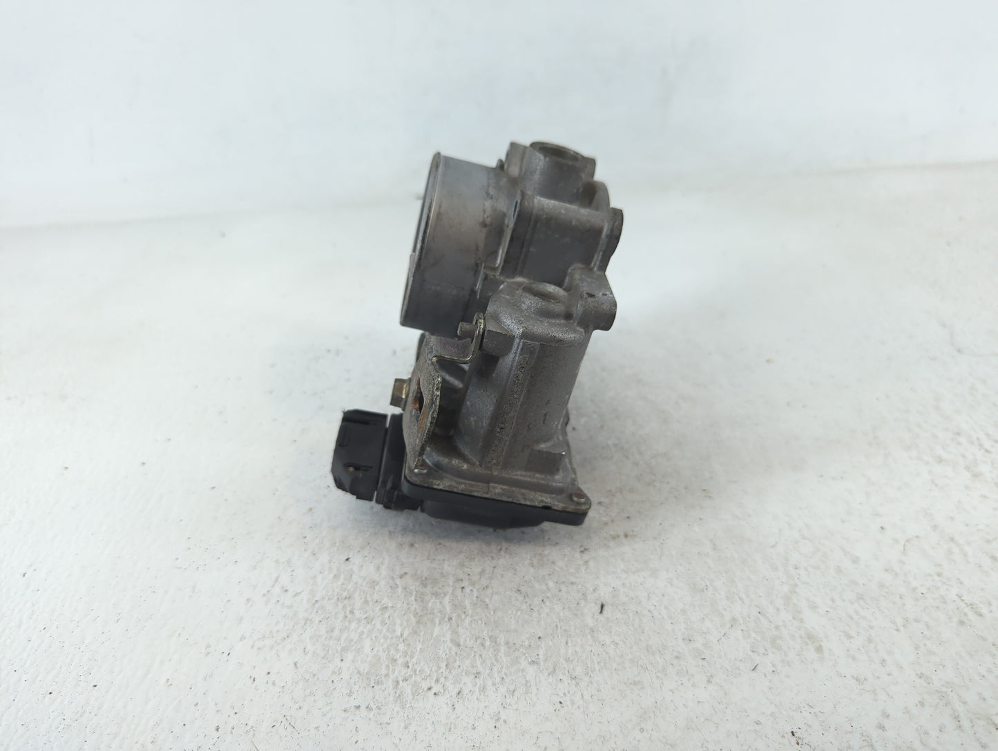 2012-2018 Mazda 3 Throttle Body P/N:C1669 4Q11 13 640 A Fits Fits 2012 2013 2014 2015 2016 2017 2018 OEM Used Auto Parts - O