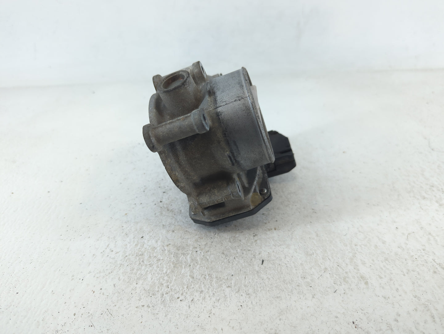 2012-2018 Mazda 3 Throttle Body P/N:C1669 4Q11 13 640 A Fits Fits 2012 2013 2014 2015 2016 2017 2018 OEM Used Auto Parts - O