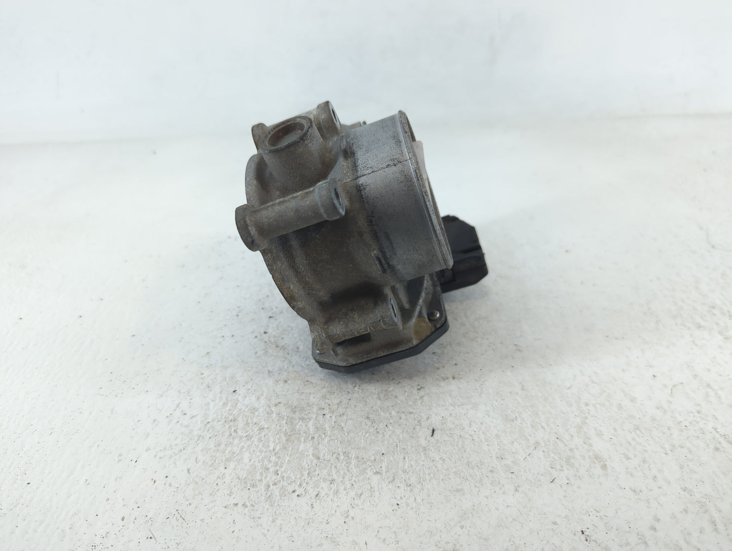 2012-2018 Mazda 3 Throttle Body P/N:C1669 4Q11 13 640 A Fits Fits 2012 2013 2014 2015 2016 2017 2018 OEM Used Auto Parts - O