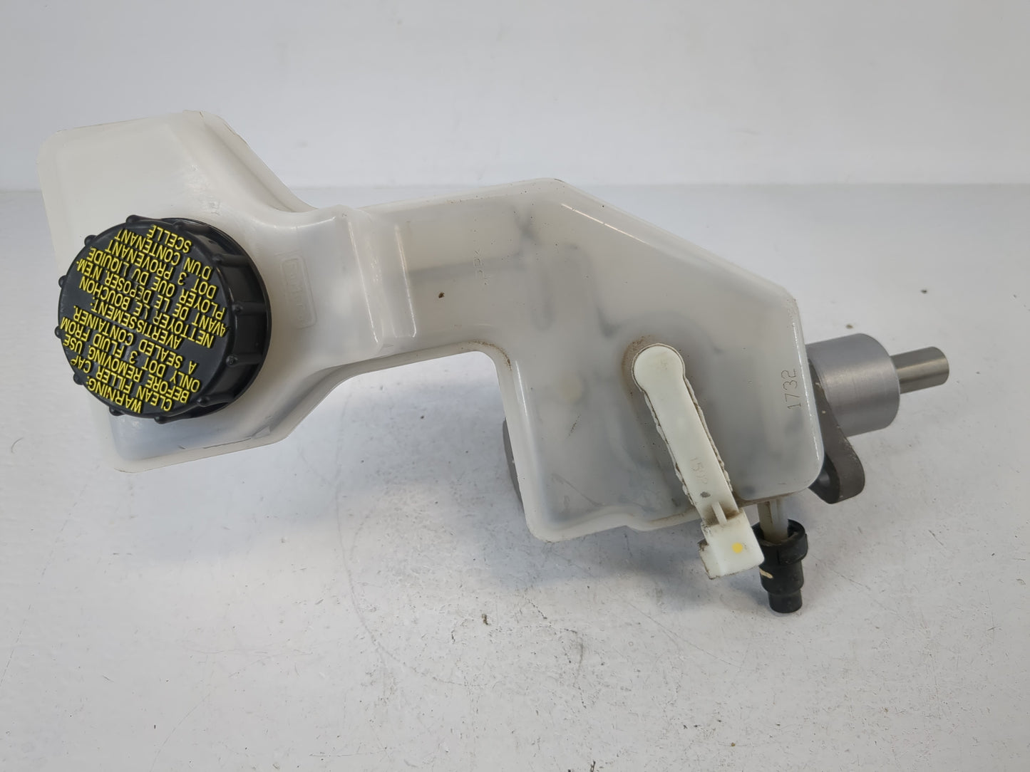 2004-2013 Mazda 3 Brake Master Cylinder 864639 - Oemusedautoparts1.com
