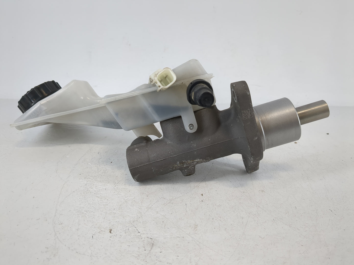 2004-2013 Mazda 3 Brake Master Cylinder - Oemusedautoparts1.com