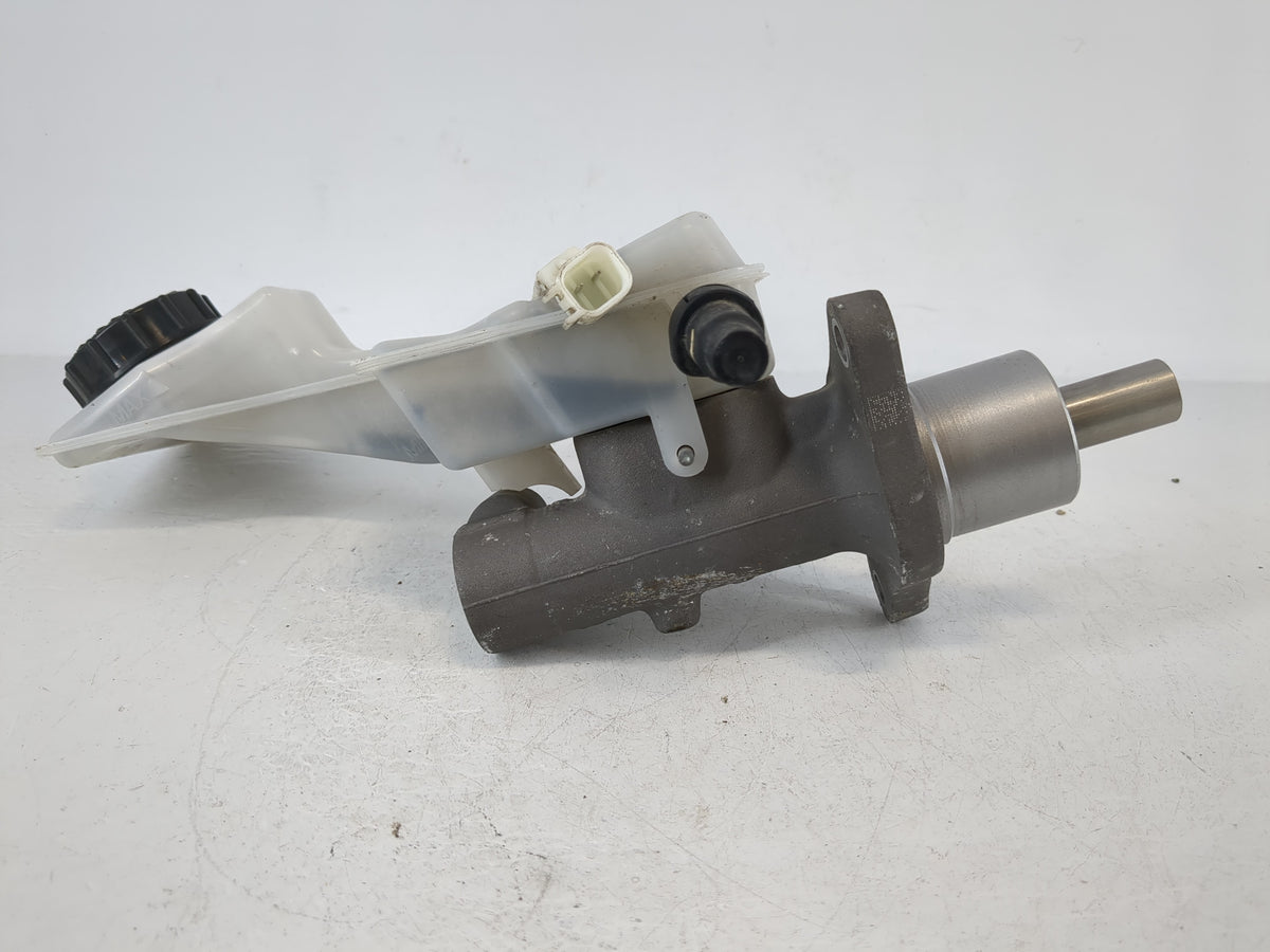 2004-2013 Mazda 3 Brake Master Cylinder 864639 - Oemusedautoparts1.com