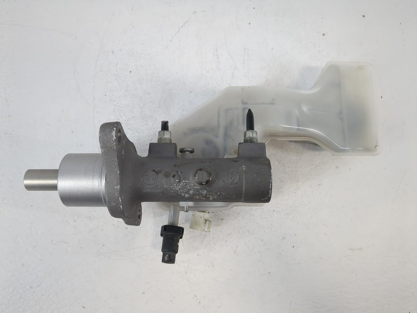 2004-2013 Mazda 3 Brake Master Cylinder 864639 - Oemusedautoparts1.com