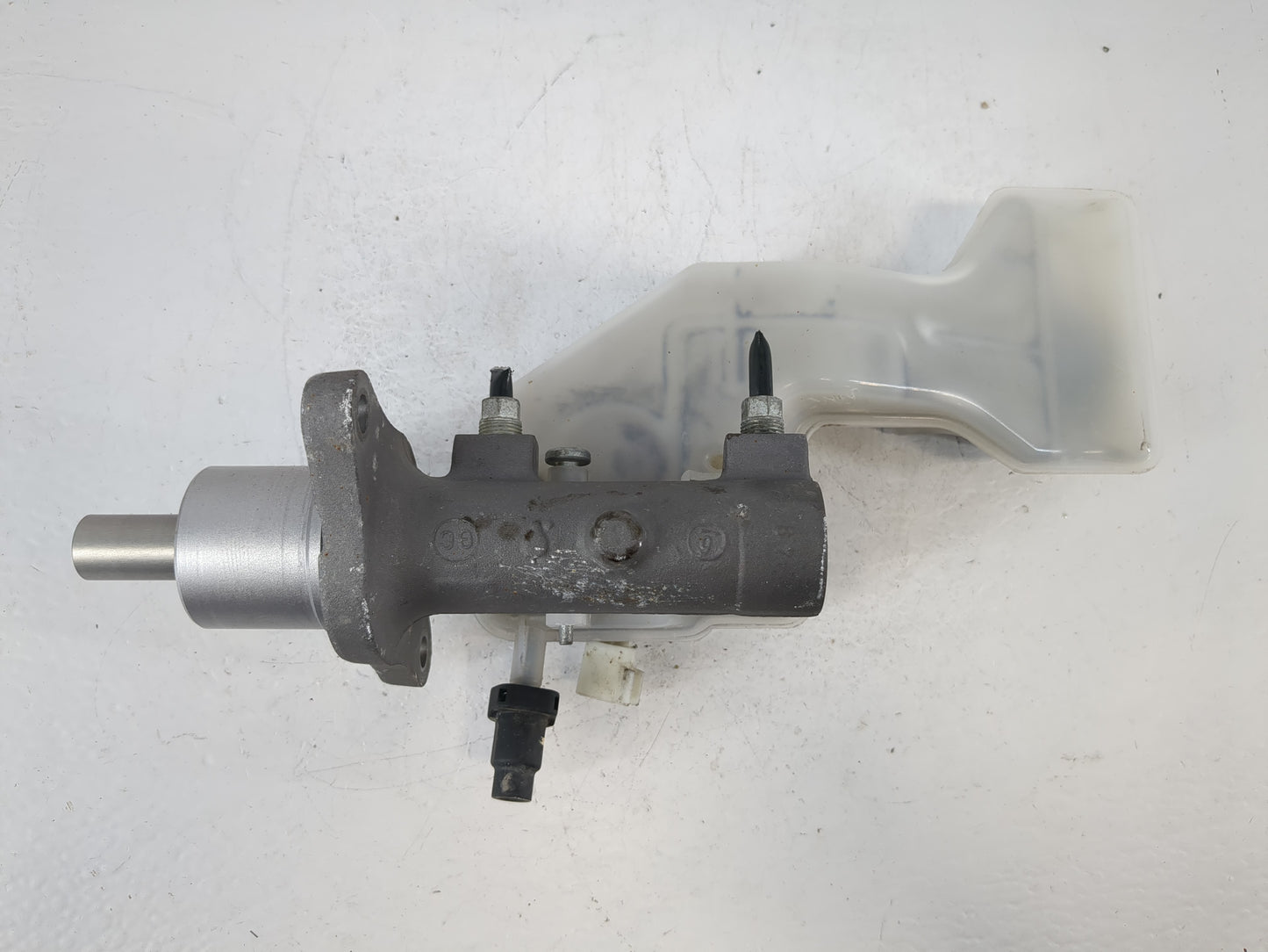 2004-2013 Mazda 3 Brake Master Cylinder 864639 - Oemusedautoparts1.com