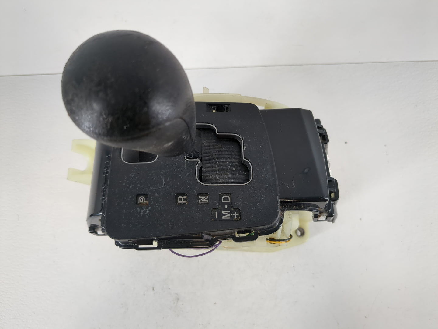 2013 Mazda 3 Floor Console Assembly Shifter - Oemusedautoparts1.com