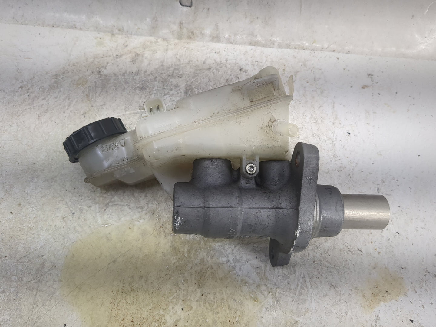 2013 Mazda Mazda3 Brake Master Cylinder - Oemusedautoparts1.com