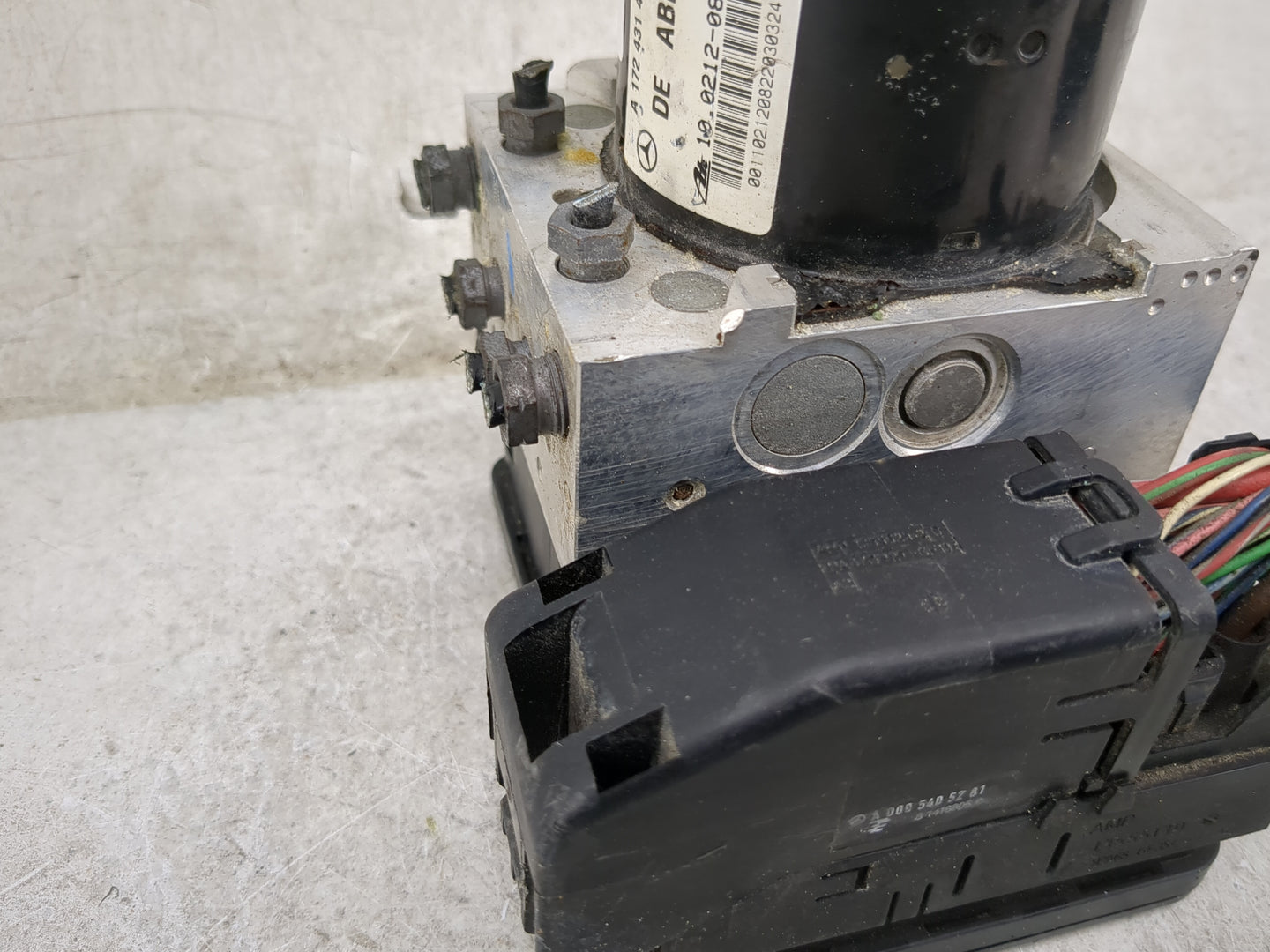 2013 Mercedes-Benz C-Class ABS Pump Control Module Replacement P/N:A 1724314212 A 009 540 52 81 Fits Fits 2014 2015 OEM Used