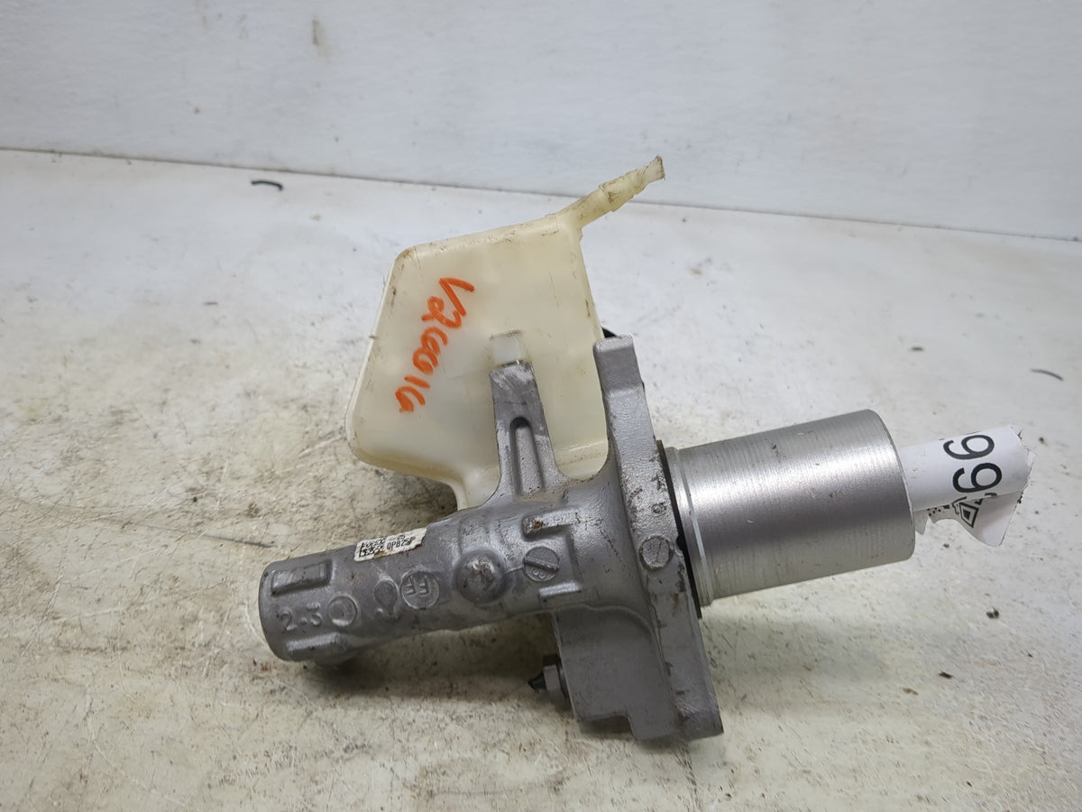 Mercedes-benz C-class Brake Master Cylinder 1512993 - Oemusedautoparts1.com